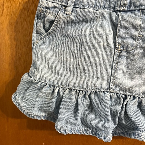 VTG OshKosh B’gosh Girl’s Light Wash Ruffled Denim Overall Jumper Dress 18Months - Picture 6 of 9